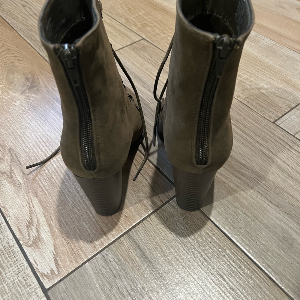 Shoe Dazzle suede olive boots. - Picture 3 of 4